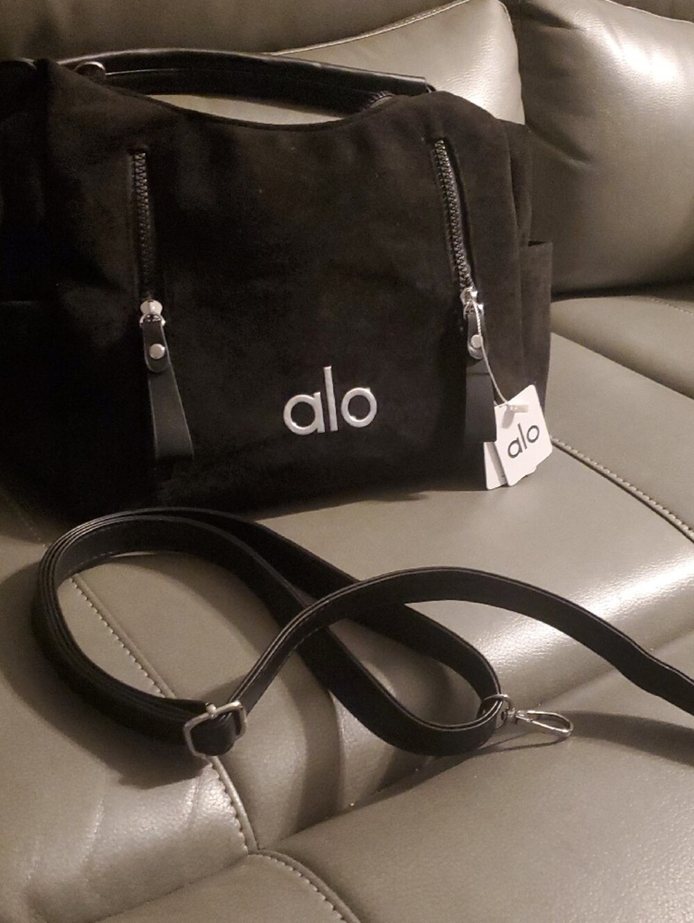 ALO Yoga Black Women's Logo Tote - Picture 5 of 6
